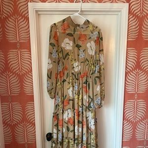 Cute midi—lost and wander